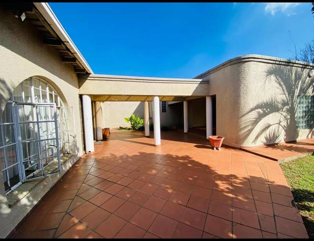 3 BEDROOM HOUSE FOR SALE IN KENSINGTON